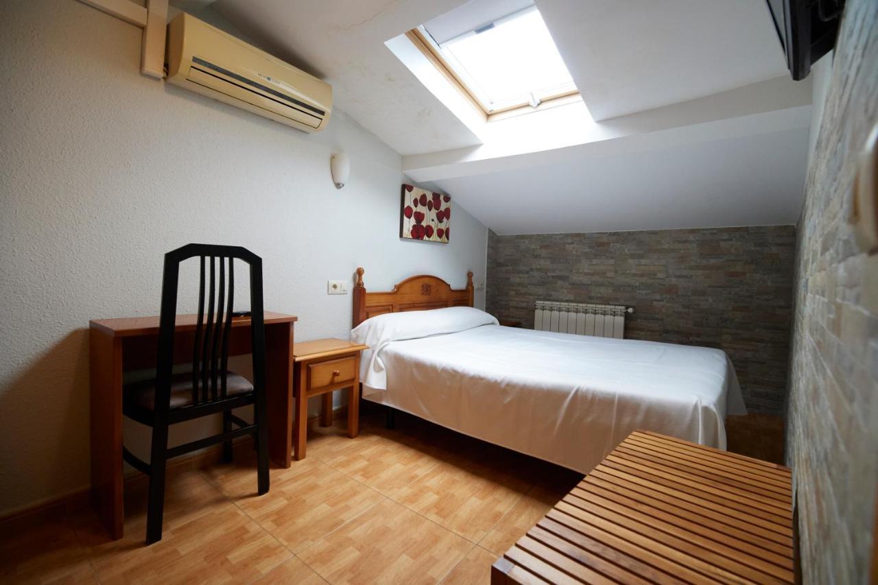 Pension Serafin Aviles Exterior photo