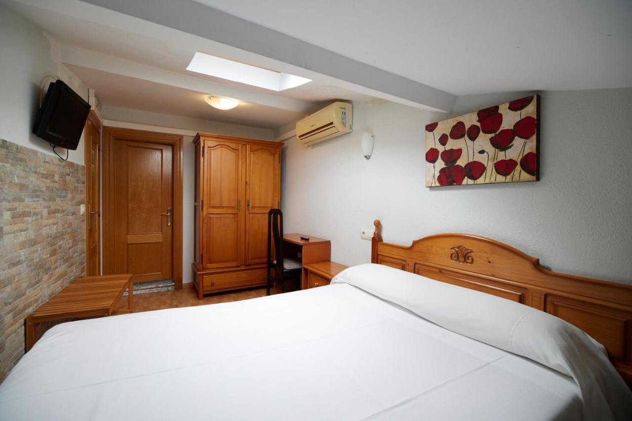 Pension Serafin Aviles Exterior photo