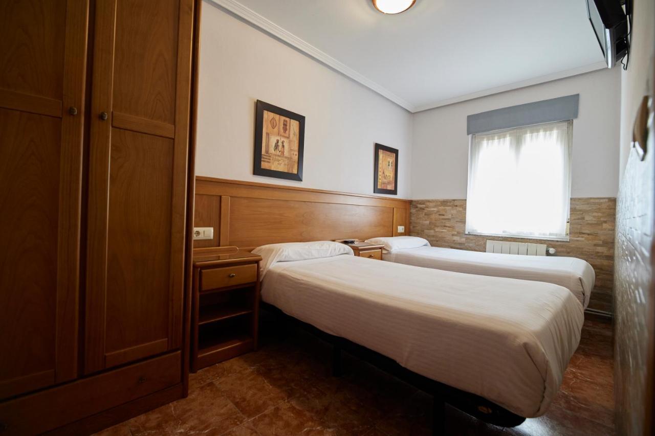 Pension Serafin Aviles Exterior photo
