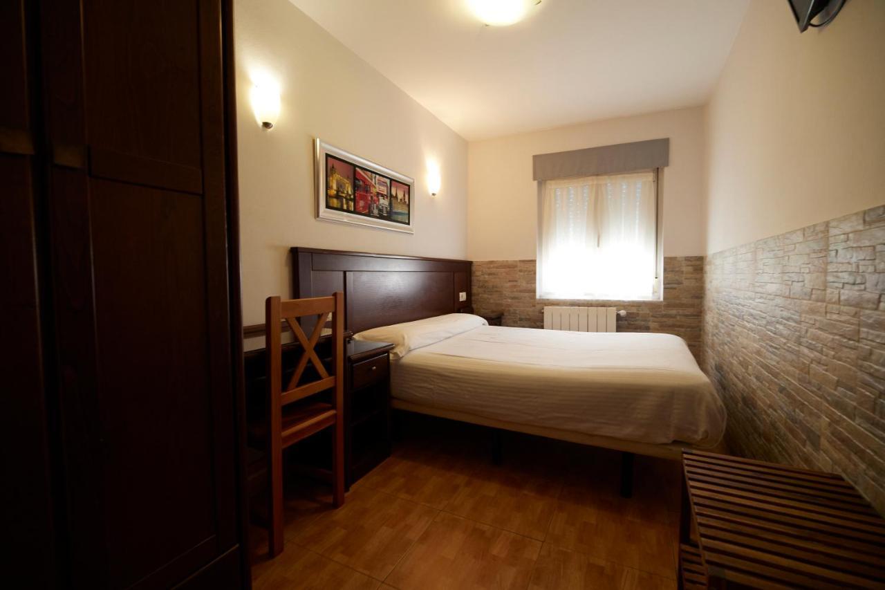 Pension Serafin Aviles Exterior photo
