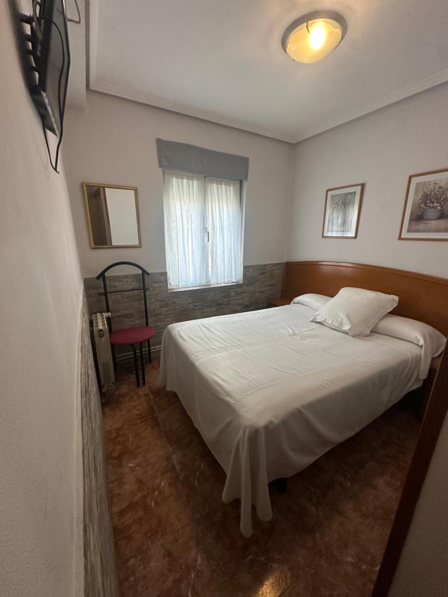 Pension Serafin Aviles Exterior photo